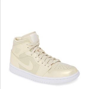 Jordan 1 mids